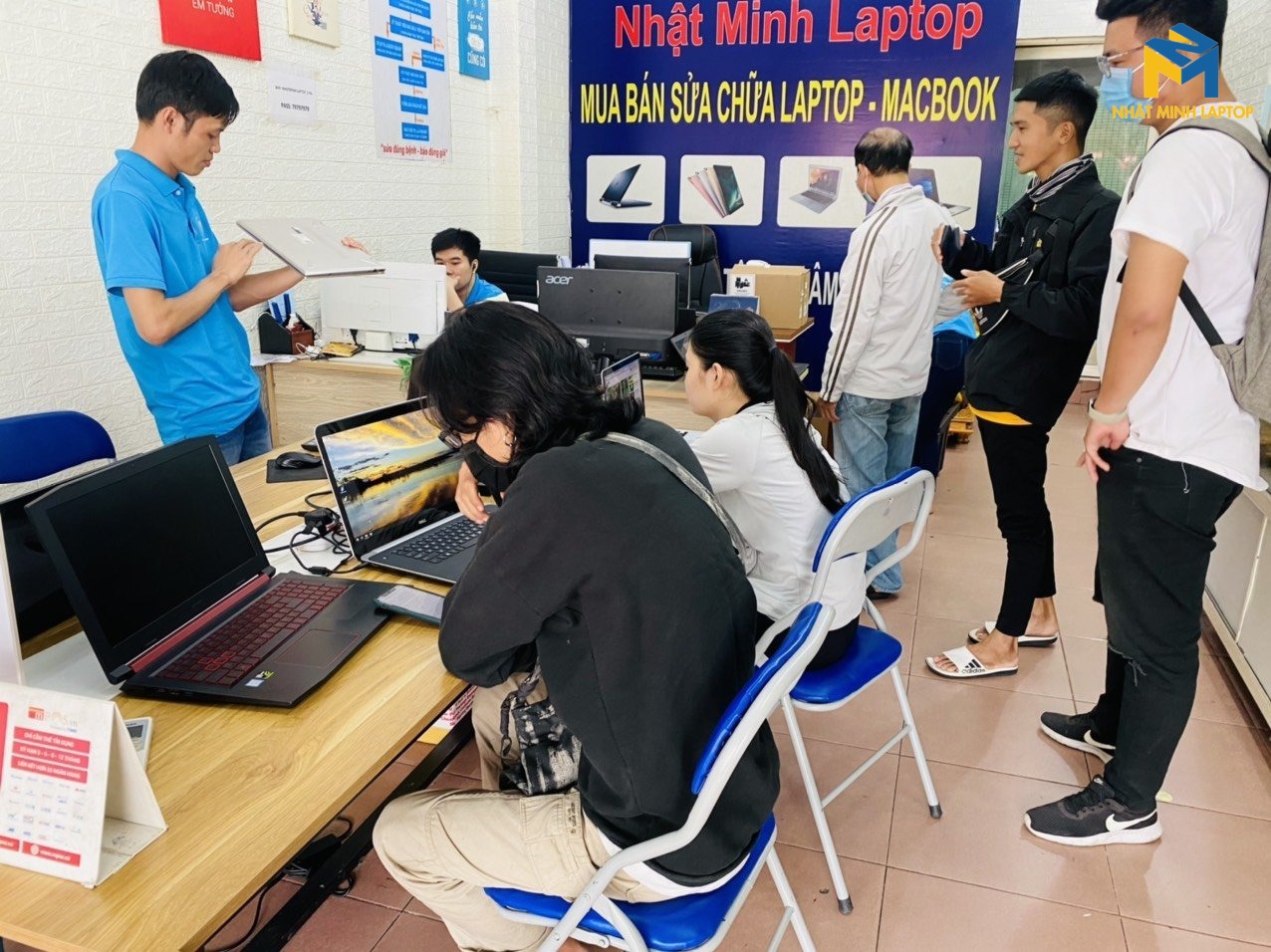 Dịch vụ thay màn hình uy tín lấy liền tại Nhật Minh Laptop