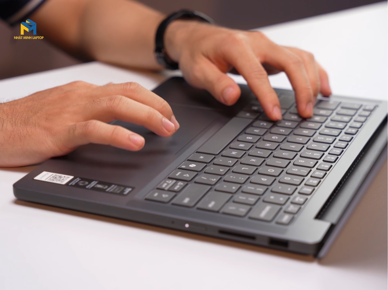 Trải nghiệm gõ phím và Touchpad tối ưu