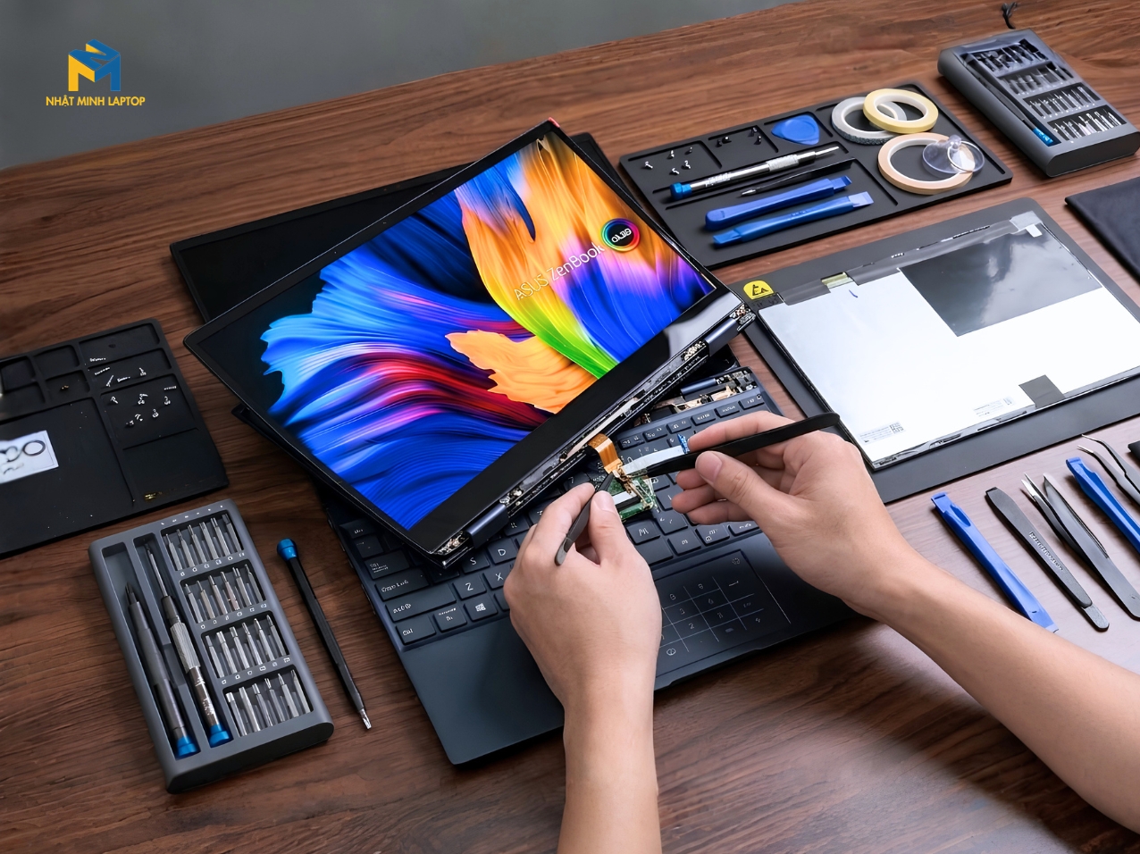 Nguyên Nhân Khiến Màn Hình Asus Zenbook UX363EA Bị Hỏng