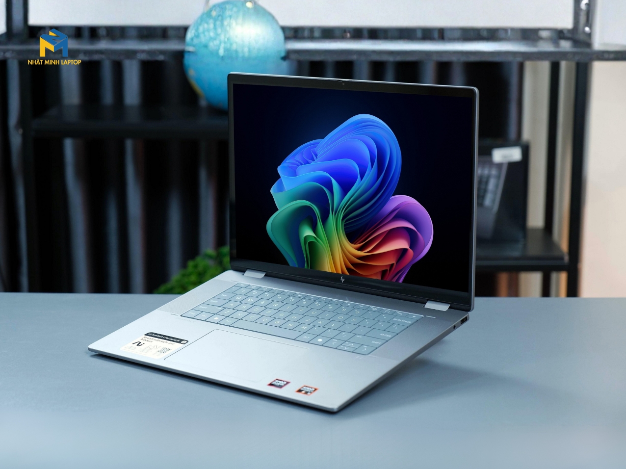 Màn Hình 16 Inch 2K Cảm Ứng Rộng Rãi Và Sắc Nét
