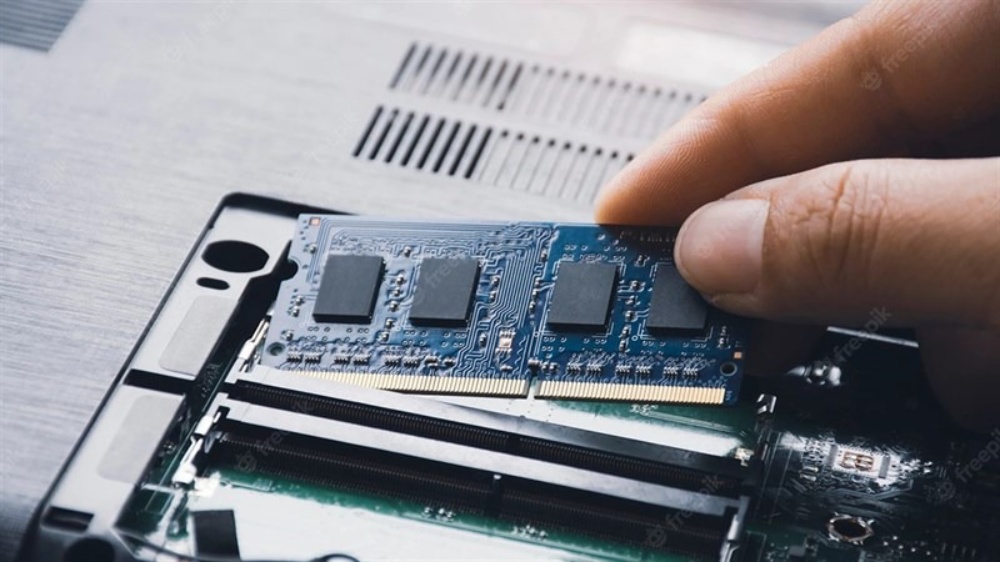 laptop Dell khởi động không lên màn hình