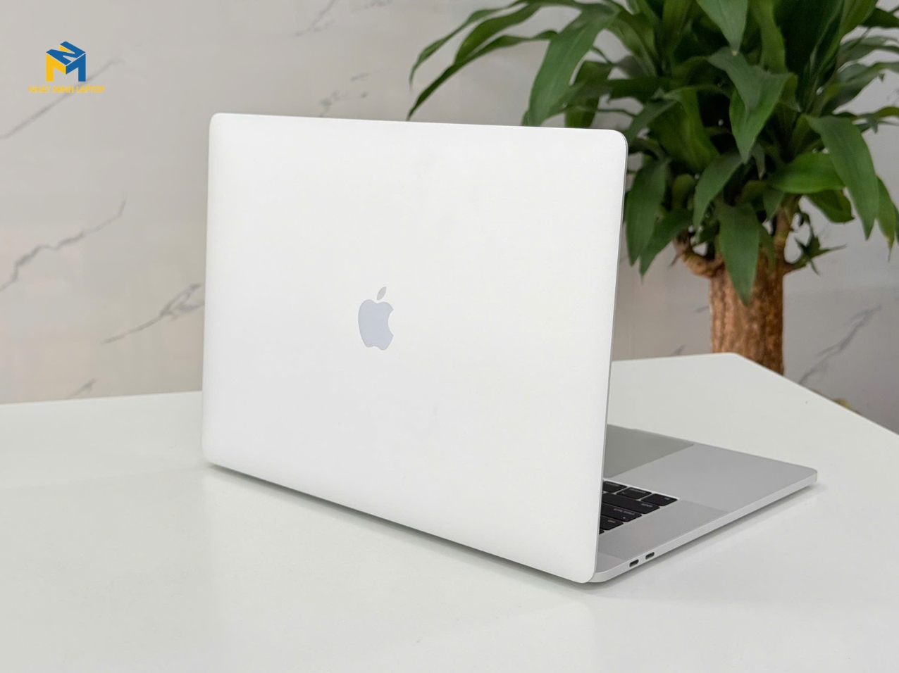 MacBook Pro 15-inch 2017 - Laptop Retina Core i7, Radeon Pro 555/560