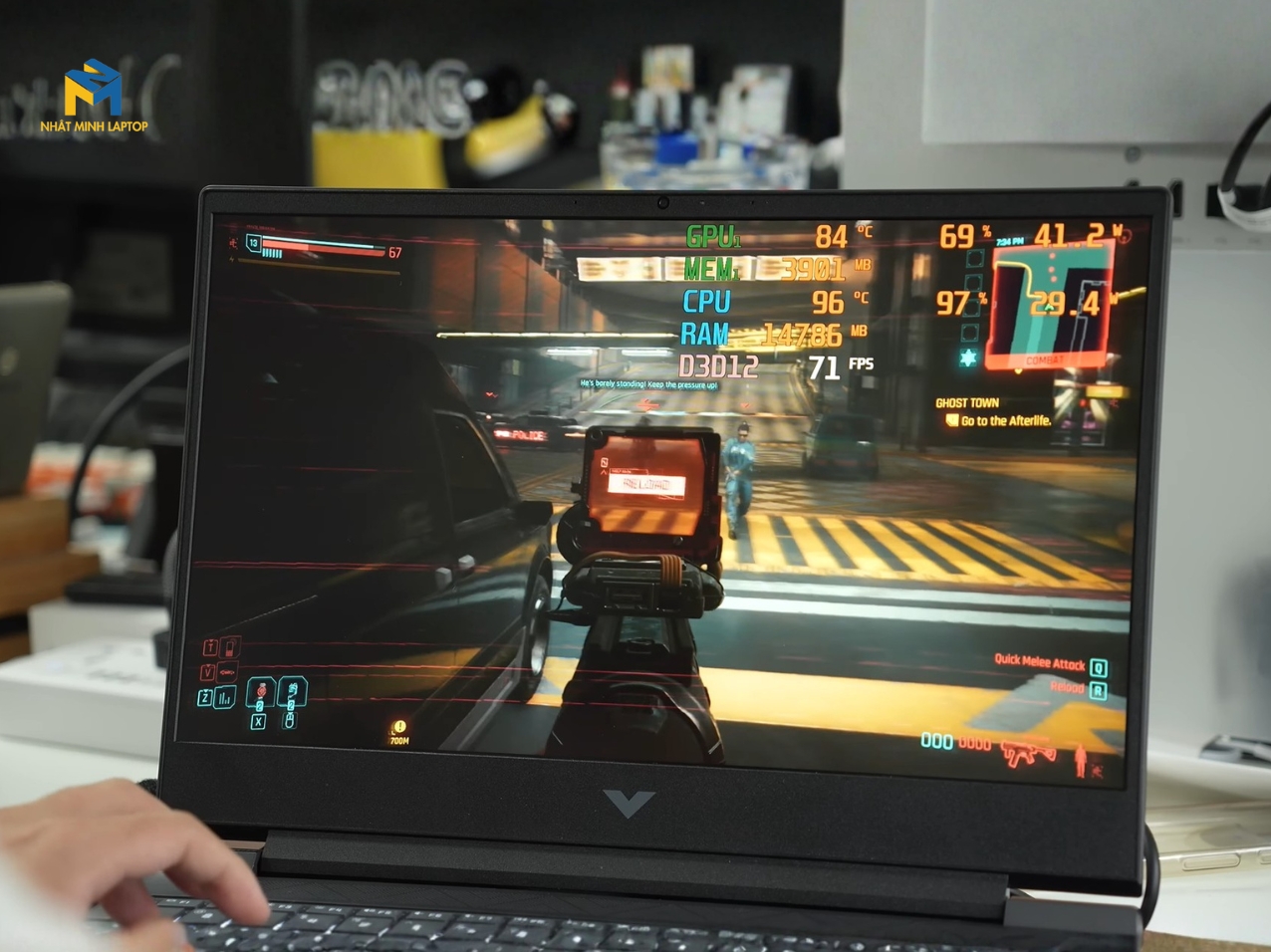 Trang bị màn hình 15.6 inch FHD