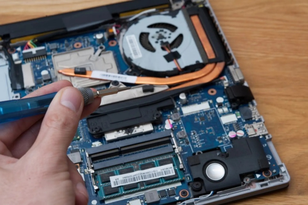 cách vệ sinh quạt tản nhiệt laptop