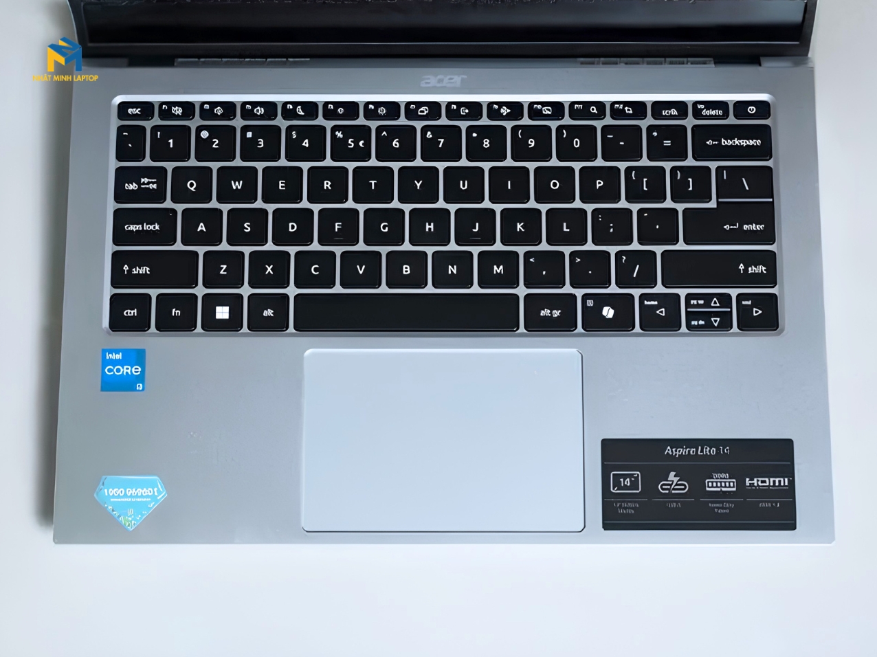 Bàn phím gõ êm ái và Touchpad nhạy bén