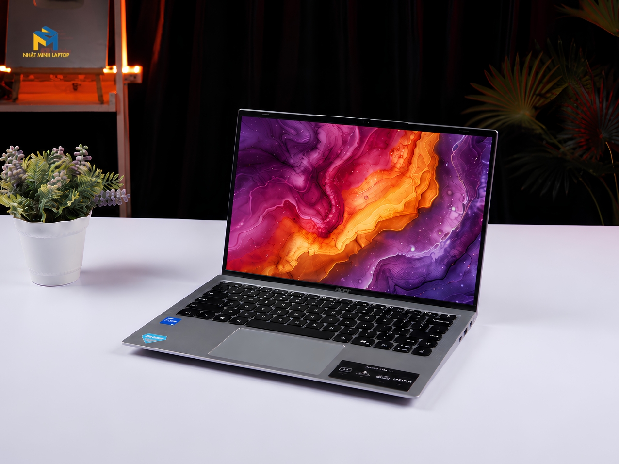 Màn hình 2.2K sắc nét, chuẩn màu đồ họa 100% sRGB