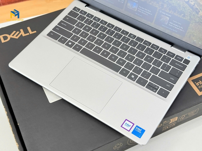 Công nghệ tích hợp đi kèm (Phím thường vs Phím tích hợp Led nền và vân tay)