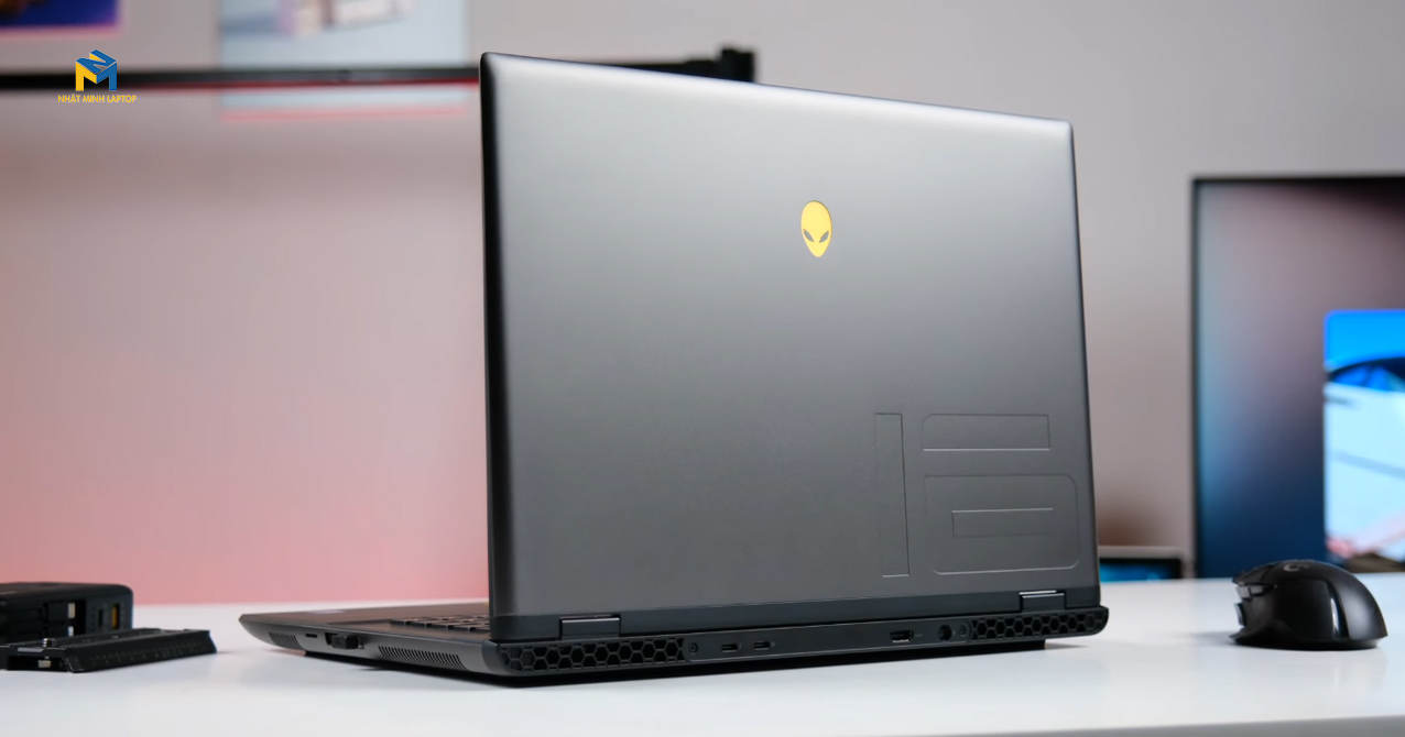 Alienware M16 R2 Ultra 7  