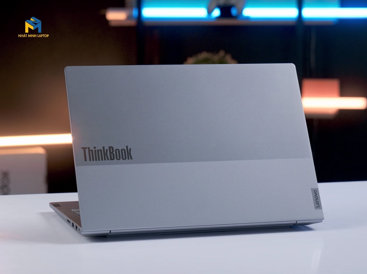 Đặc trưng thiết kế rất riêng của dòng ThinkBook