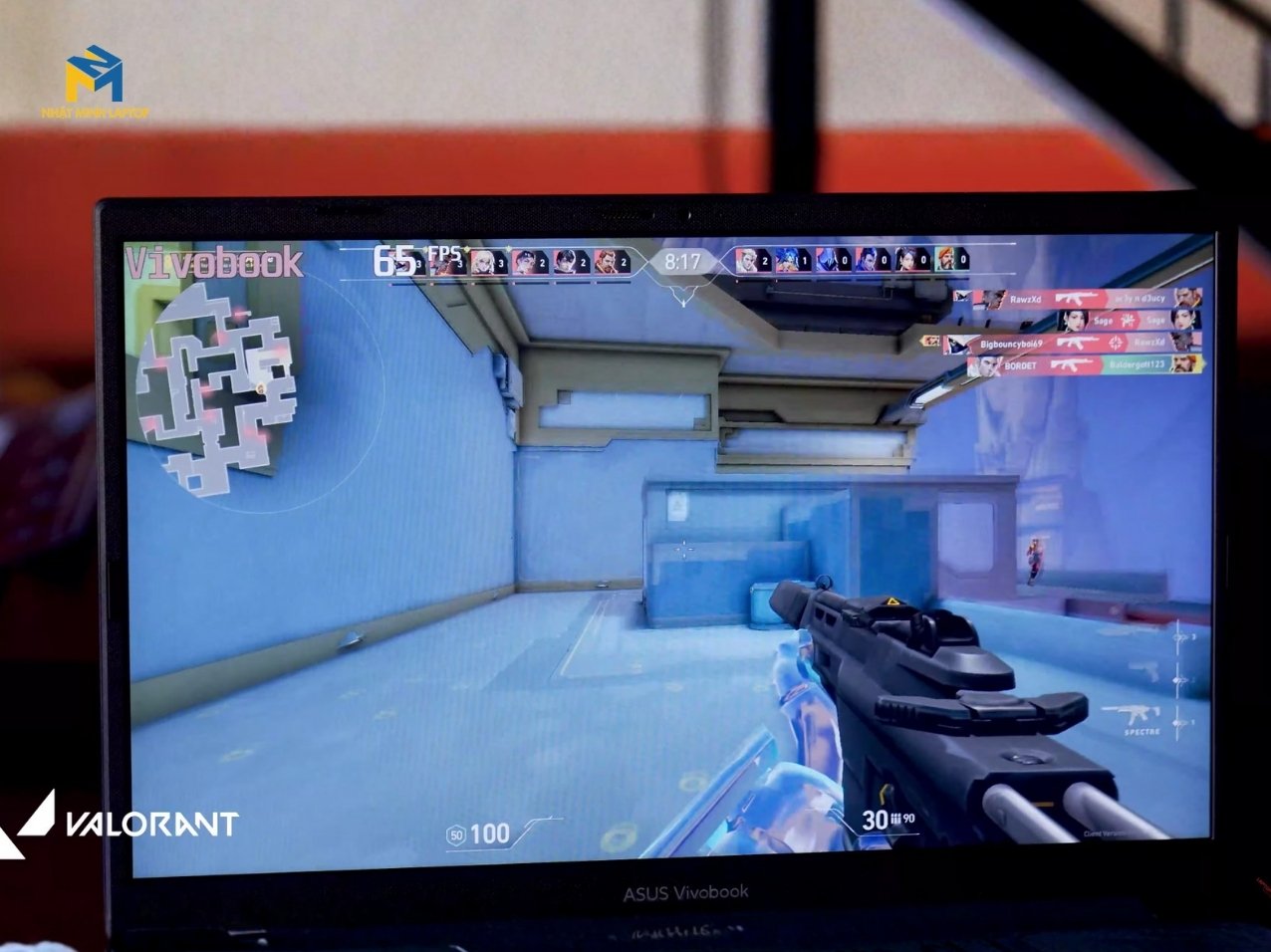 Trang bị màn hình 14 inch Full HD (1920 x 1080)