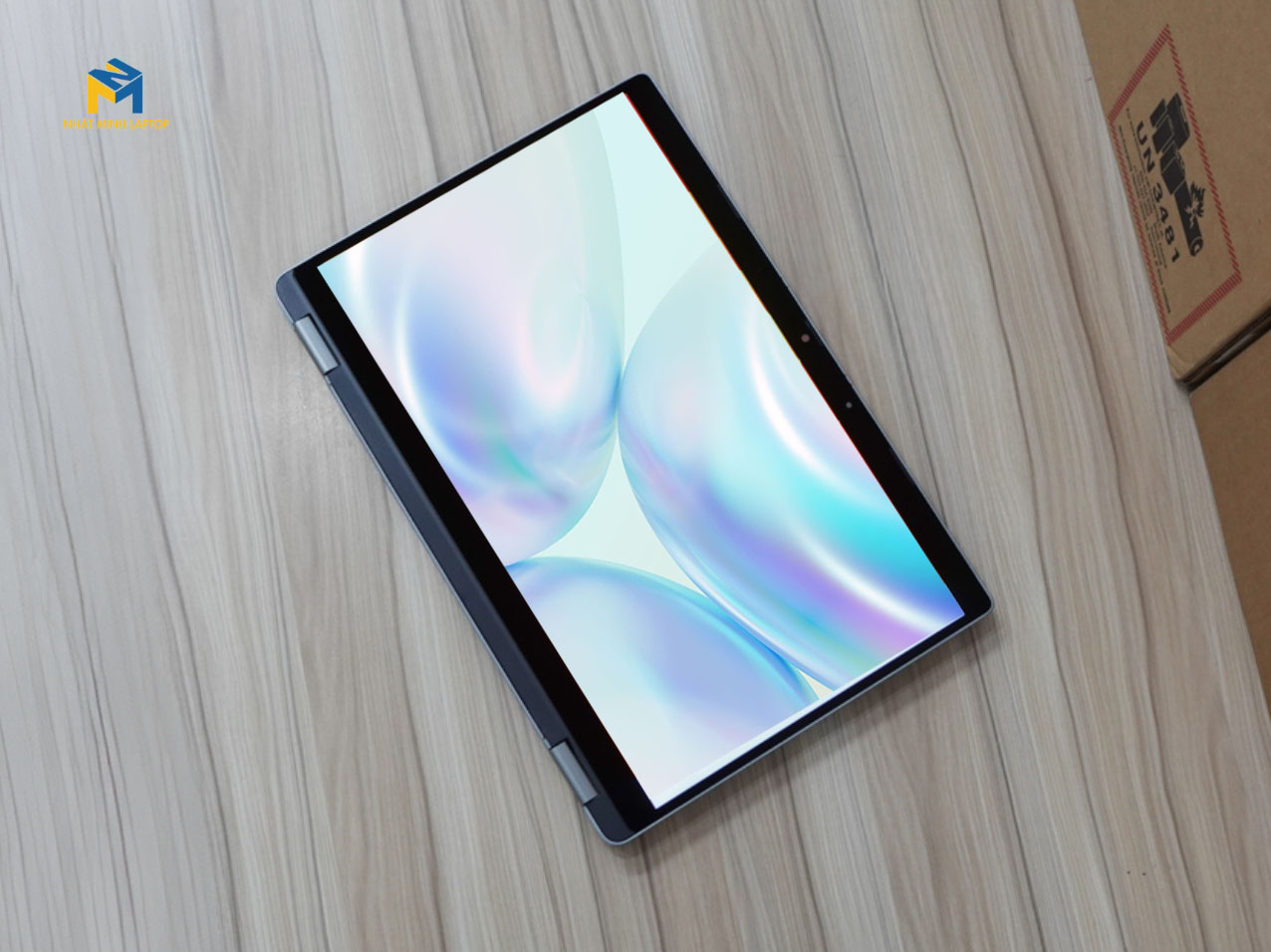 Thiết kế màn hình tiêu chuẩn, sắc nét