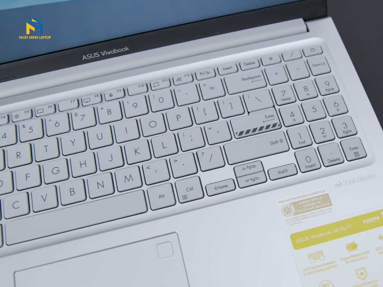 Trang bị bàn phím full size, có cụm phím số