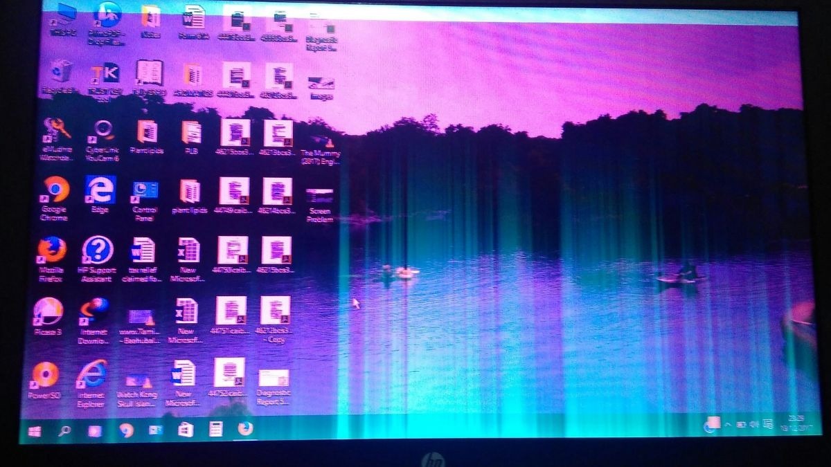 Màn hình xuất hiện các vết loang lổ màu đen hoặc tím che khuất nội dung hiển thị