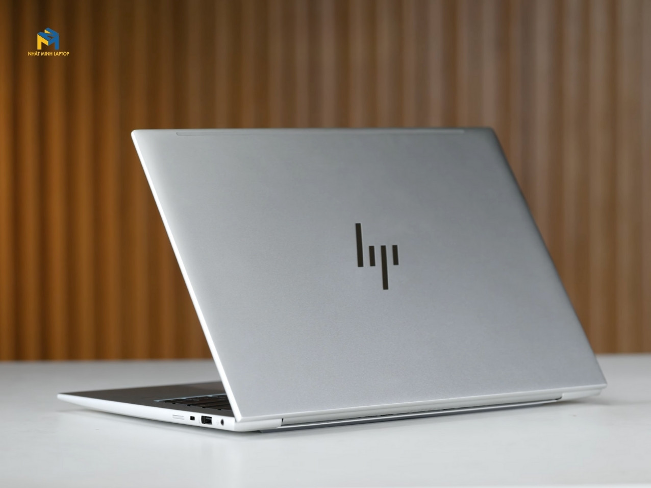 Chiếc laptop doanh nhân hiệu năng cao 