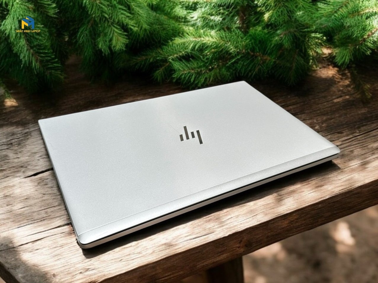 Thiết kế tinh tế với logo HP sang trọng
