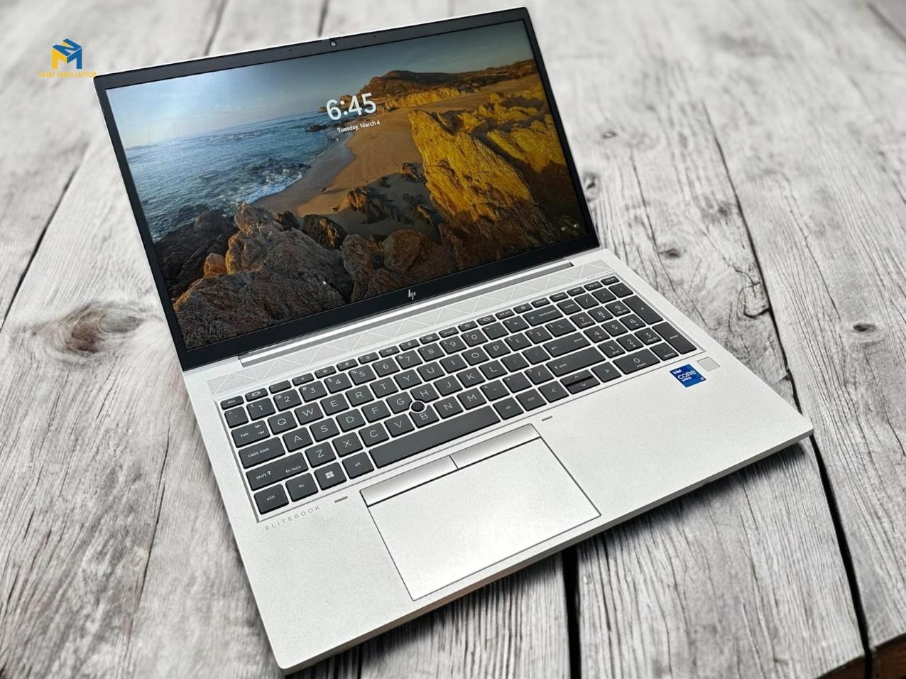 Màn hình 15.6 inch với tấm nền IPS sắc nét