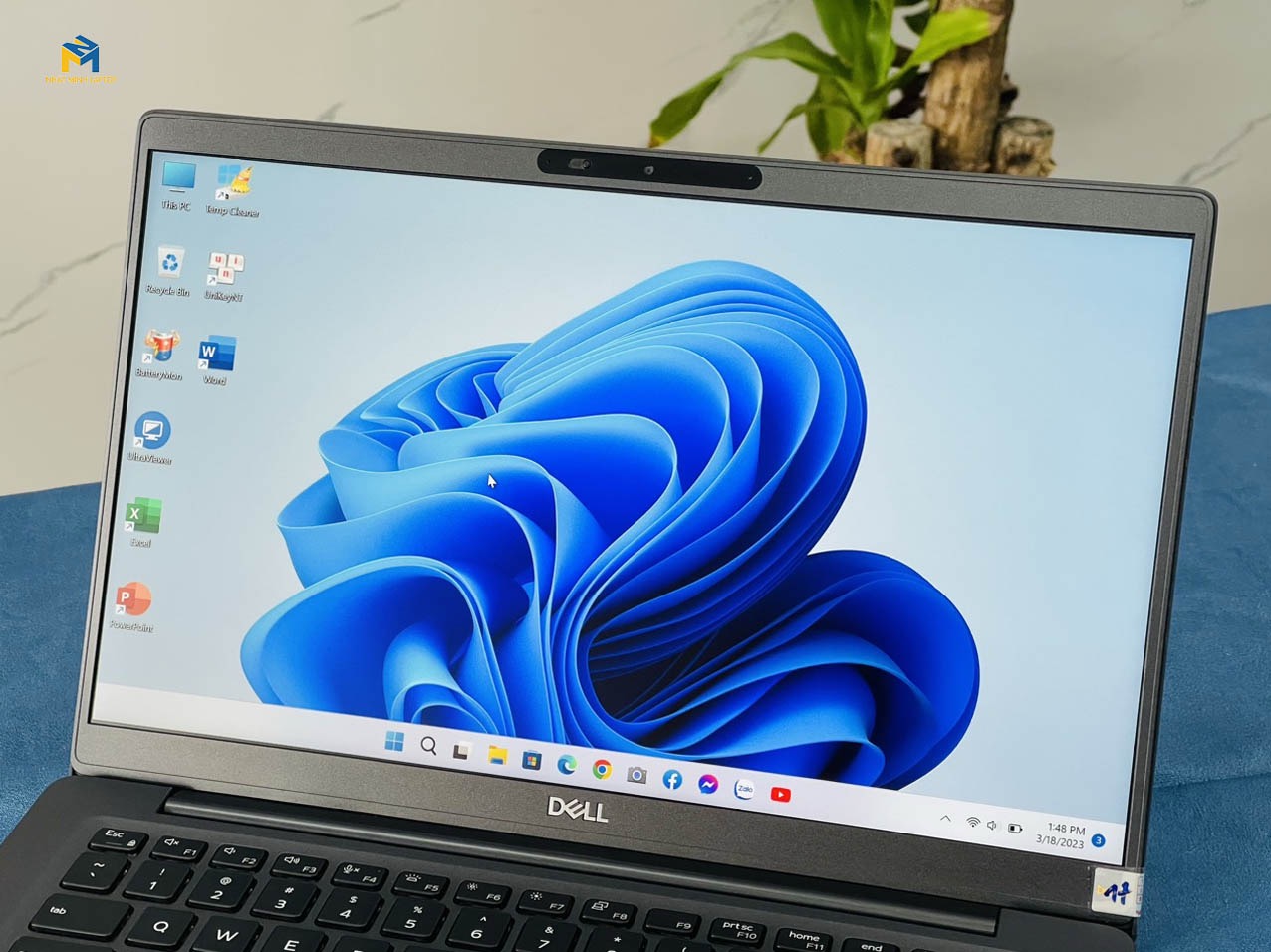 Màn hình Dell Latitude 7400 cho phép hình ảnh hiển thị sống động, sắc nét và đều màu