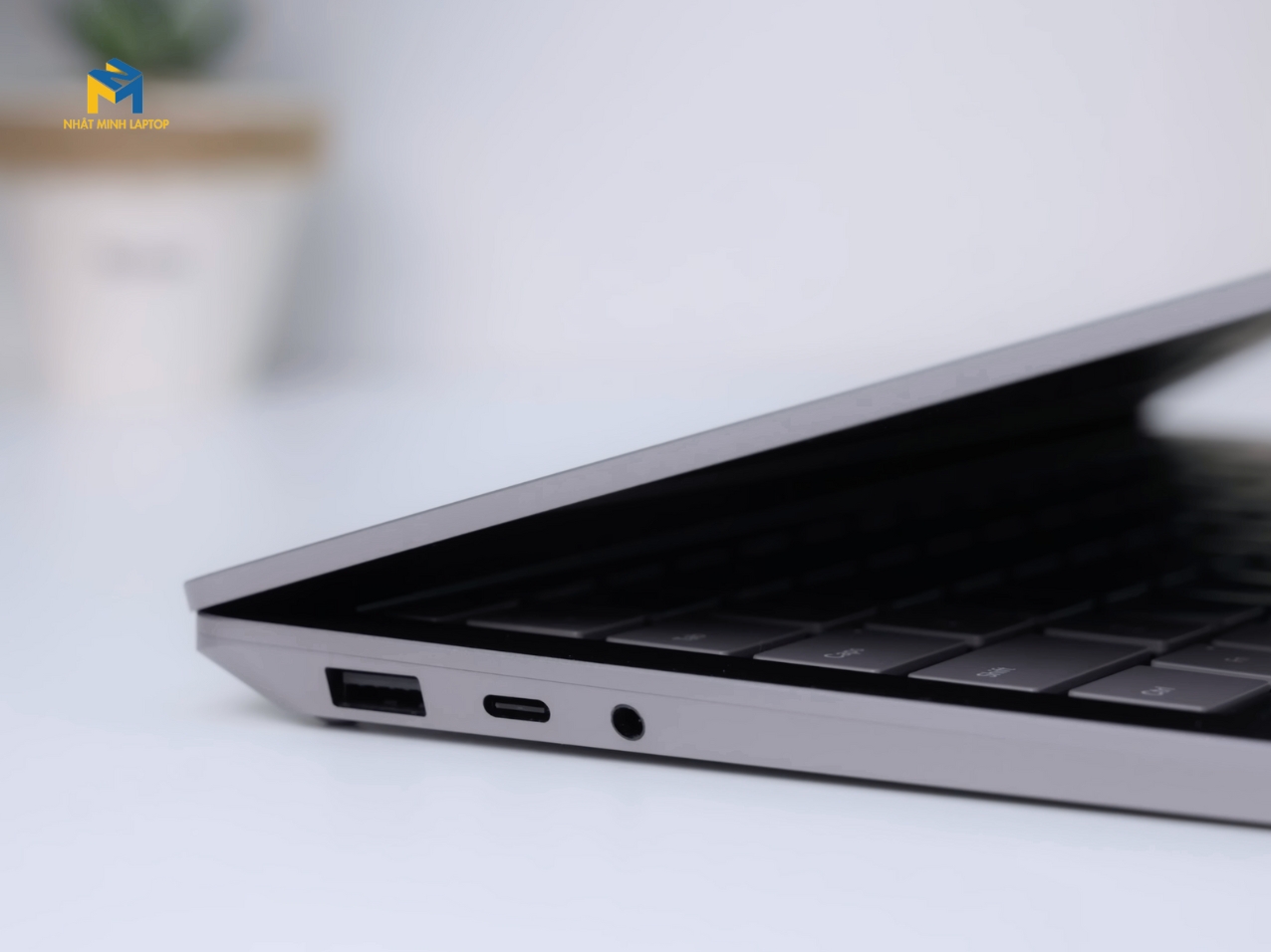 Kết nối Thunderbolt 4 hiện đại – truyền dữ liệu nhanh