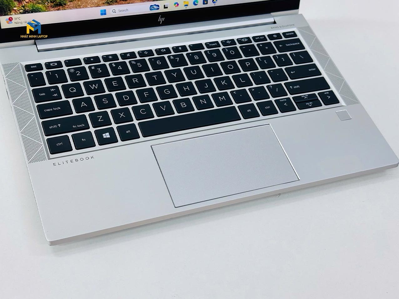 Laptop hỗ trợ cực kỳ tốt cho công việc và giải trí