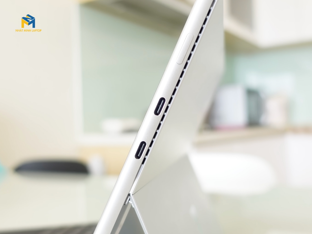 Cổng Thunderbolt 4, Surface Connect tiện dụng