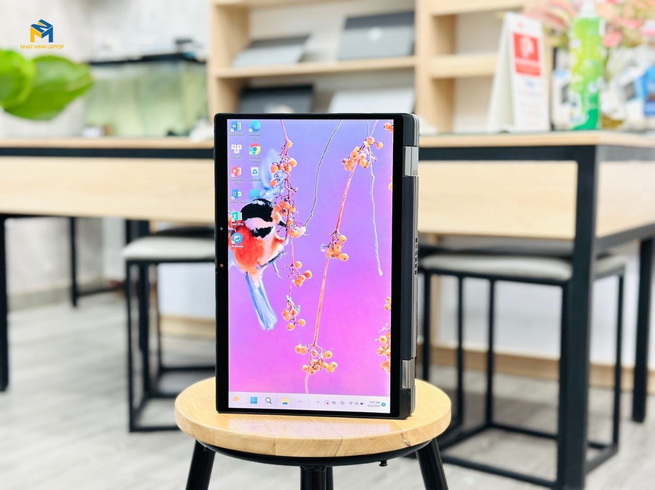 Màn hình cảm ứng 13.3 inch FHD, viền mỏng