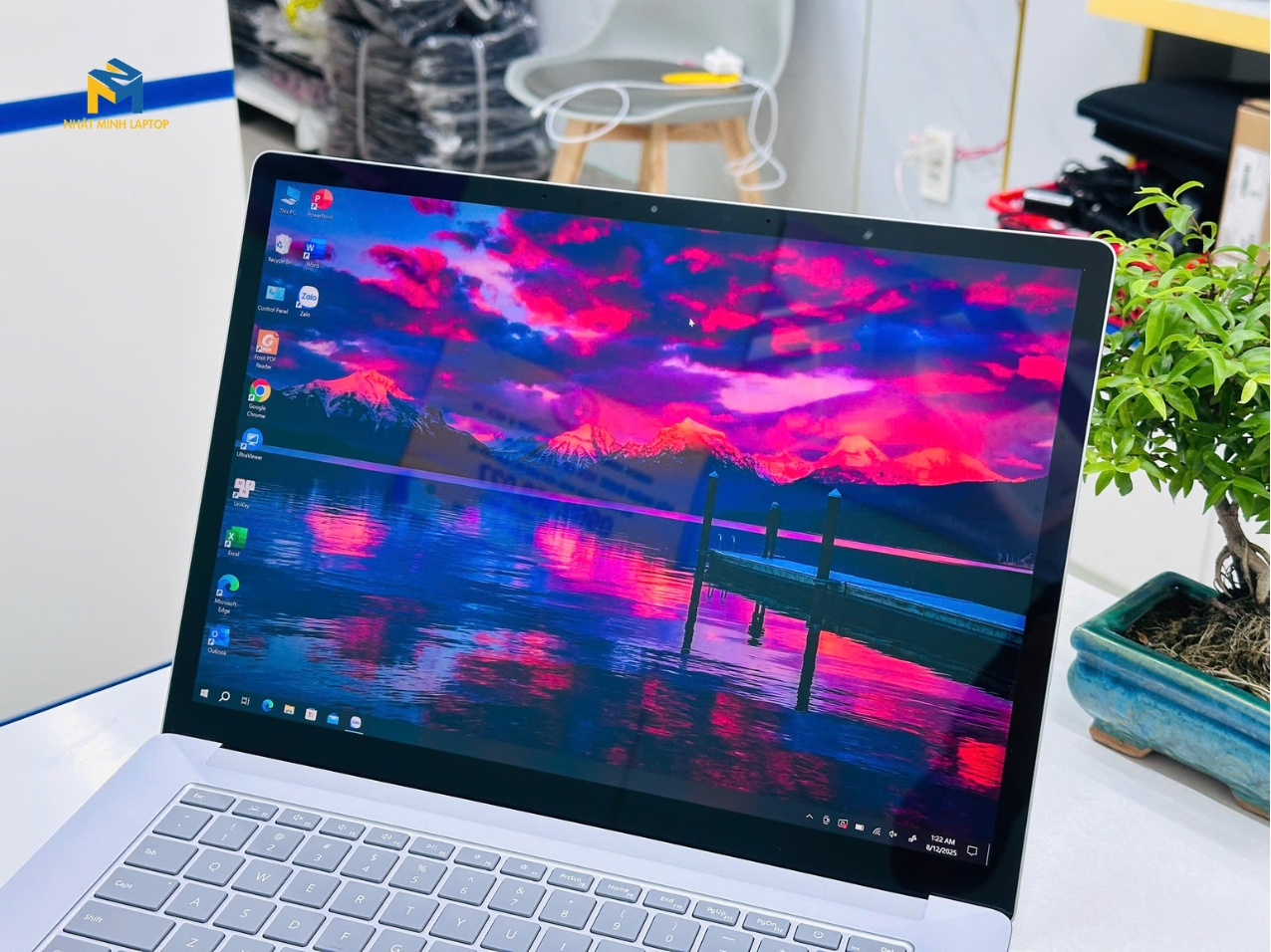 Màn hình 15 inch độ phân giải 2K sắc nét