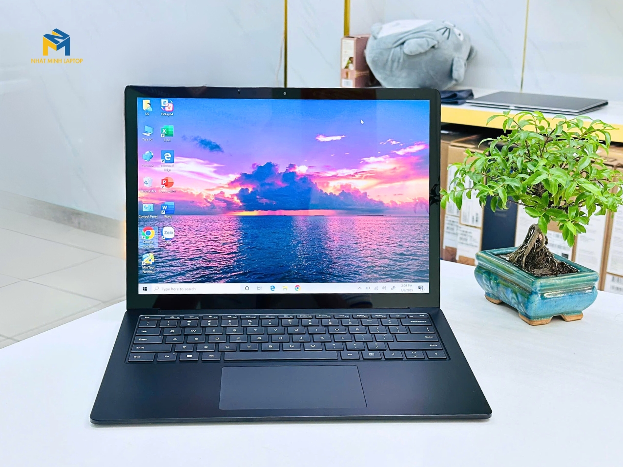 Dòng laptop tiêu biểu của Microsoft