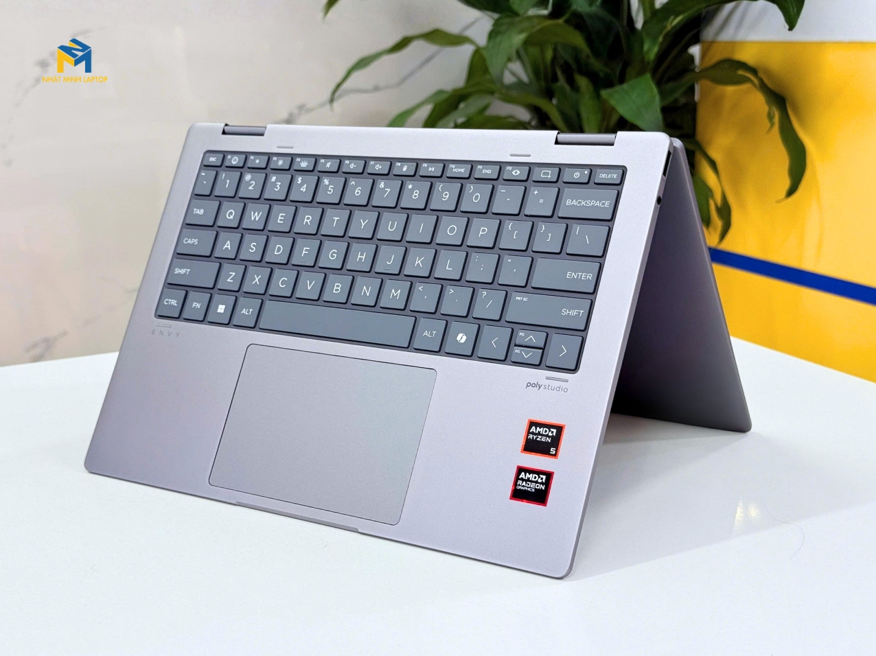 Bàn phím gõ êm ái, Touchpad rộng rãi