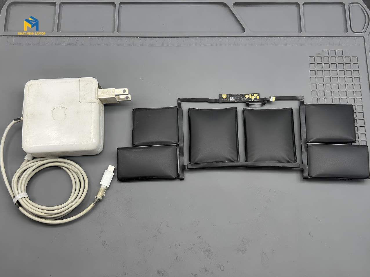 Thay Pin MacBook Pro Retina 15" A1707 (Touch Bar) Chuyên Nghiệp, Uy Tín Tại TP.HCM