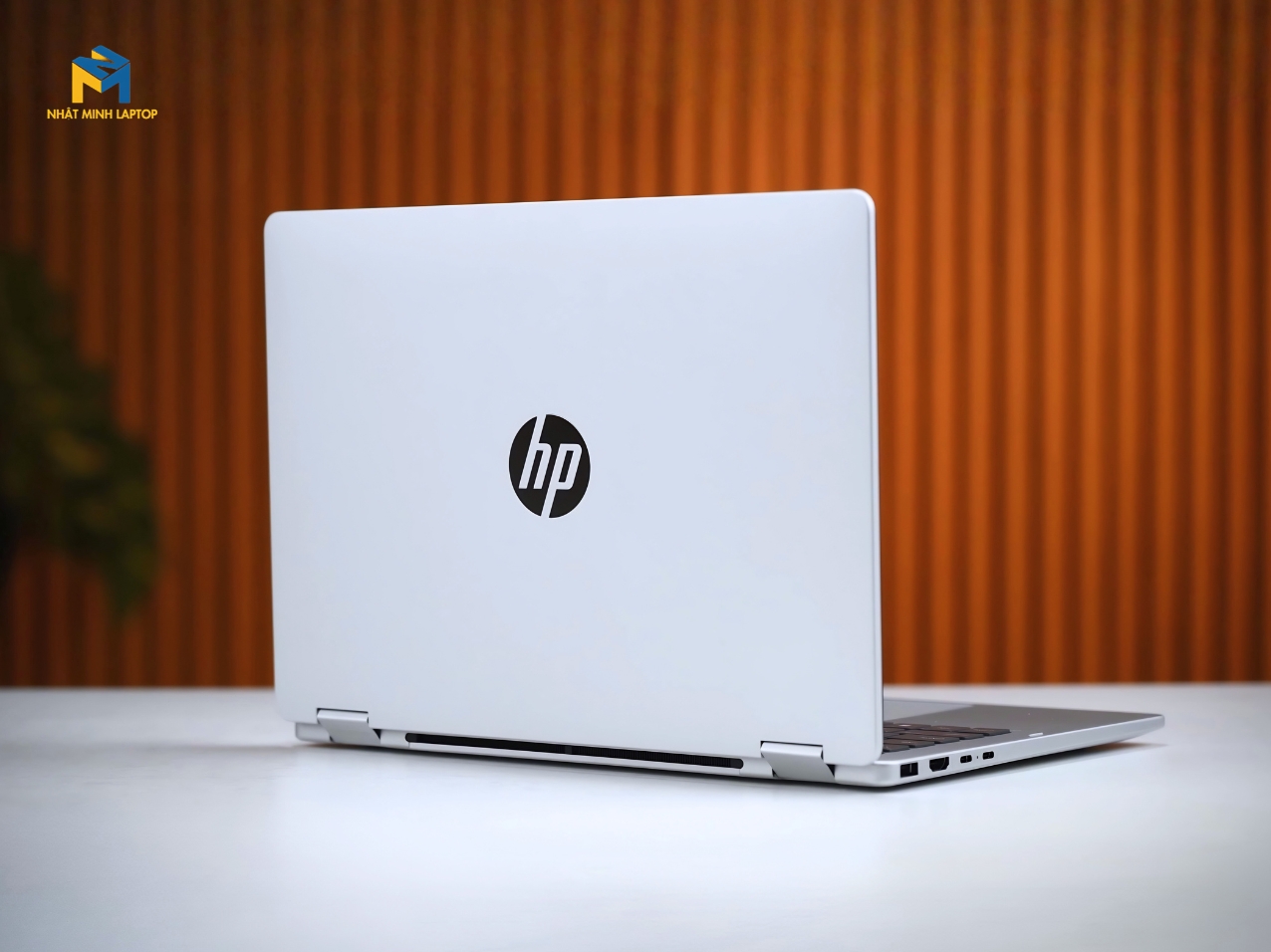 Laptop HP OmniBook 5 Flip 14-fp0023dx: Laptop 2 trong 1 linh hoạt