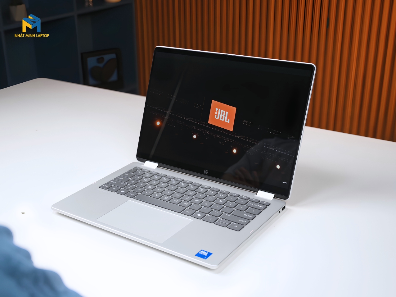 Laptop HP OmniBook 5 Flip 14-fp0023dx: Laptop 2 trong 1 linh hoạt