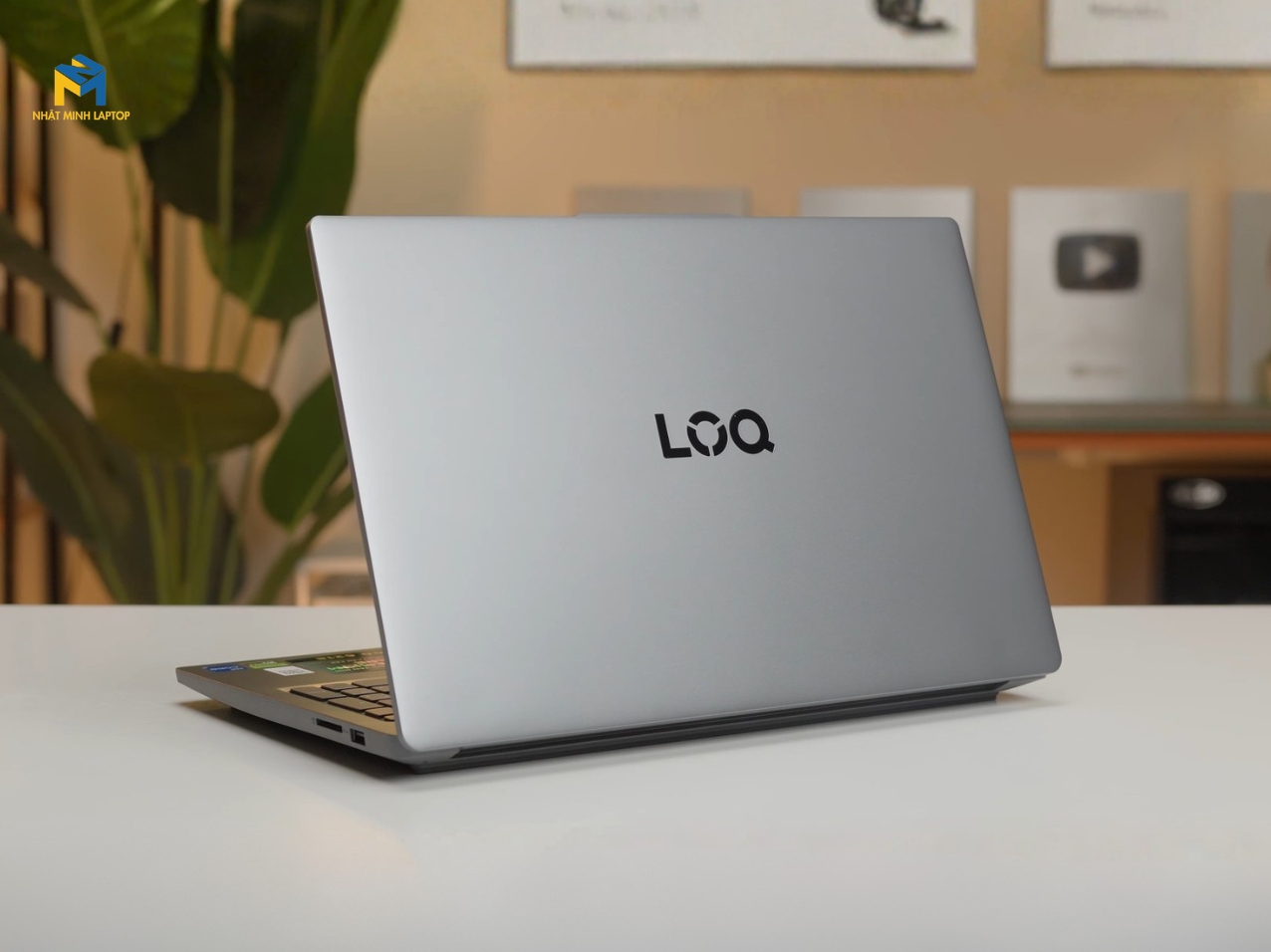 Laptop Lenovo LOQ Essential 15IAX9E-83LK0079VN: Chip HX Mạnh Mẽ, Màn Hình 100% sRGB