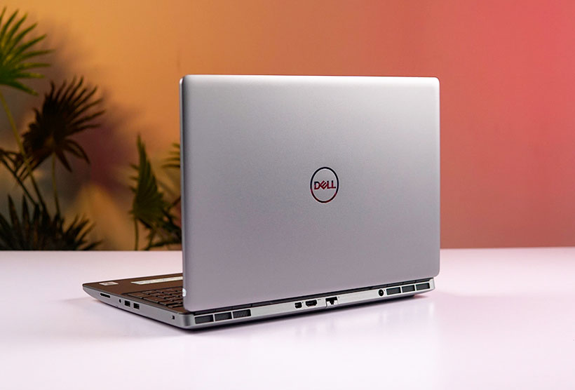 Dell Precision 7550 được trang bị cổng kết nối đầy đủ