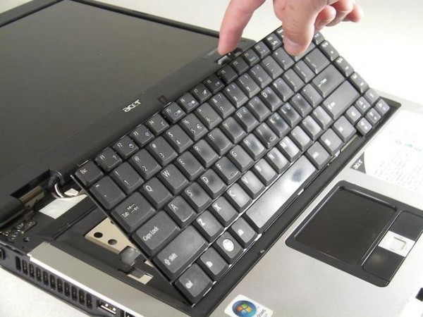 Bàn phím laptop Dell bị liệt do Virus xâm nhập