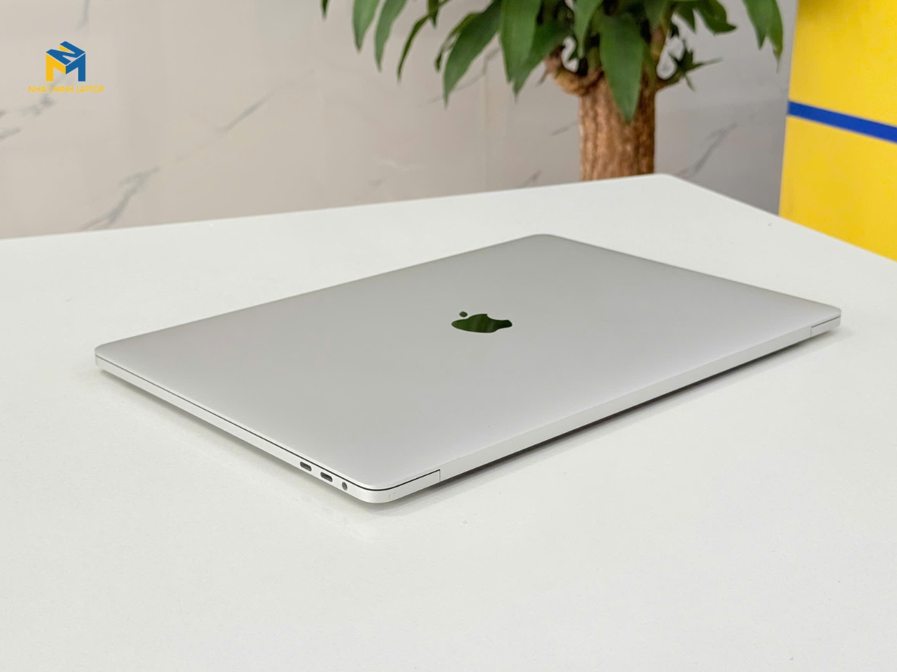 MacBook Pro 15-inch 2017 - Laptop Retina Core i7, Radeon Pro 555/560