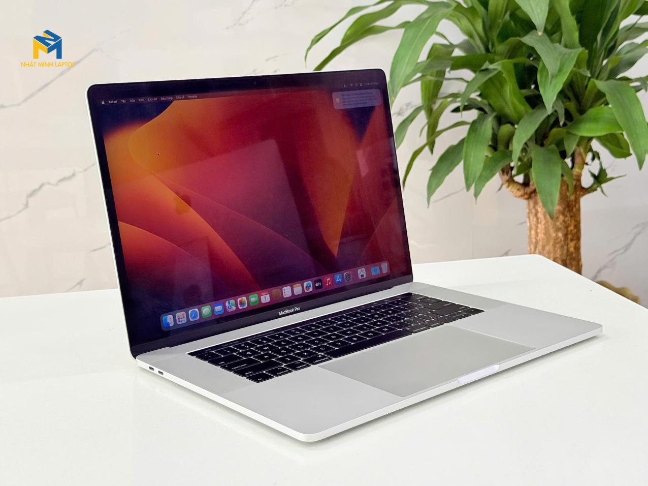 MacBook Pro 15-inch 2017 - Laptop Retina Core i7, Radeon Pro 555/560