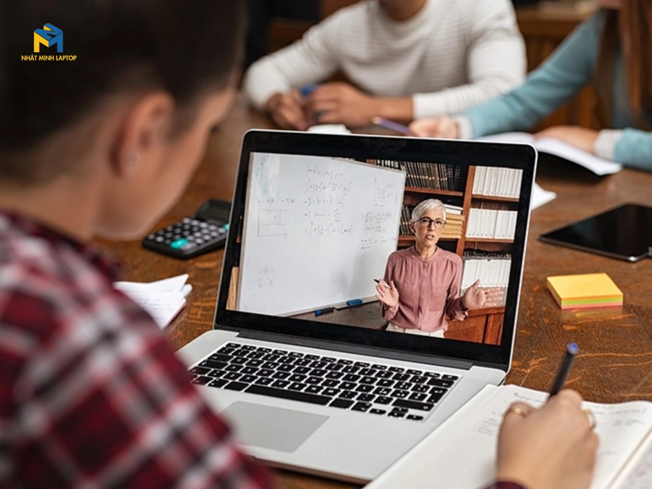 Cách chọn laptop cho sinh viên năm 2026: Đúng nhu cầu và tài chính